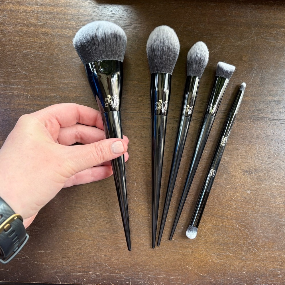 NEW! Kat Von D,  5 Makeup Brush Bundle - The Essentials Plus